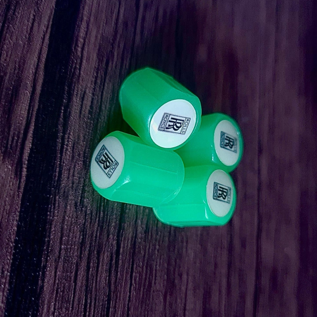 Set 4 Pokrovov Za Kolesa s Fosforescentnim Logotipom