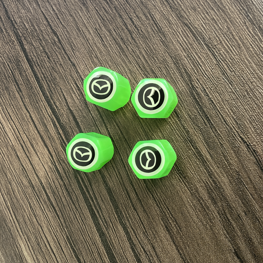 Set 4 Pokrovov Za Kolesa s Fosforescentnim Logotipom