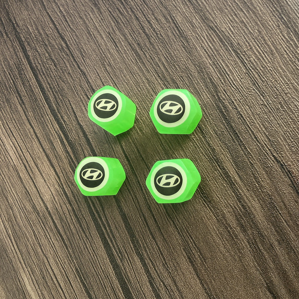 Set 4 Pokrovov Za Kolesa s Fosforescentnim Logotipom