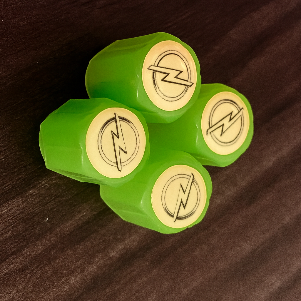 Set 4 Pokrovov Za Kolesa s Fosforescentnim Logotipom