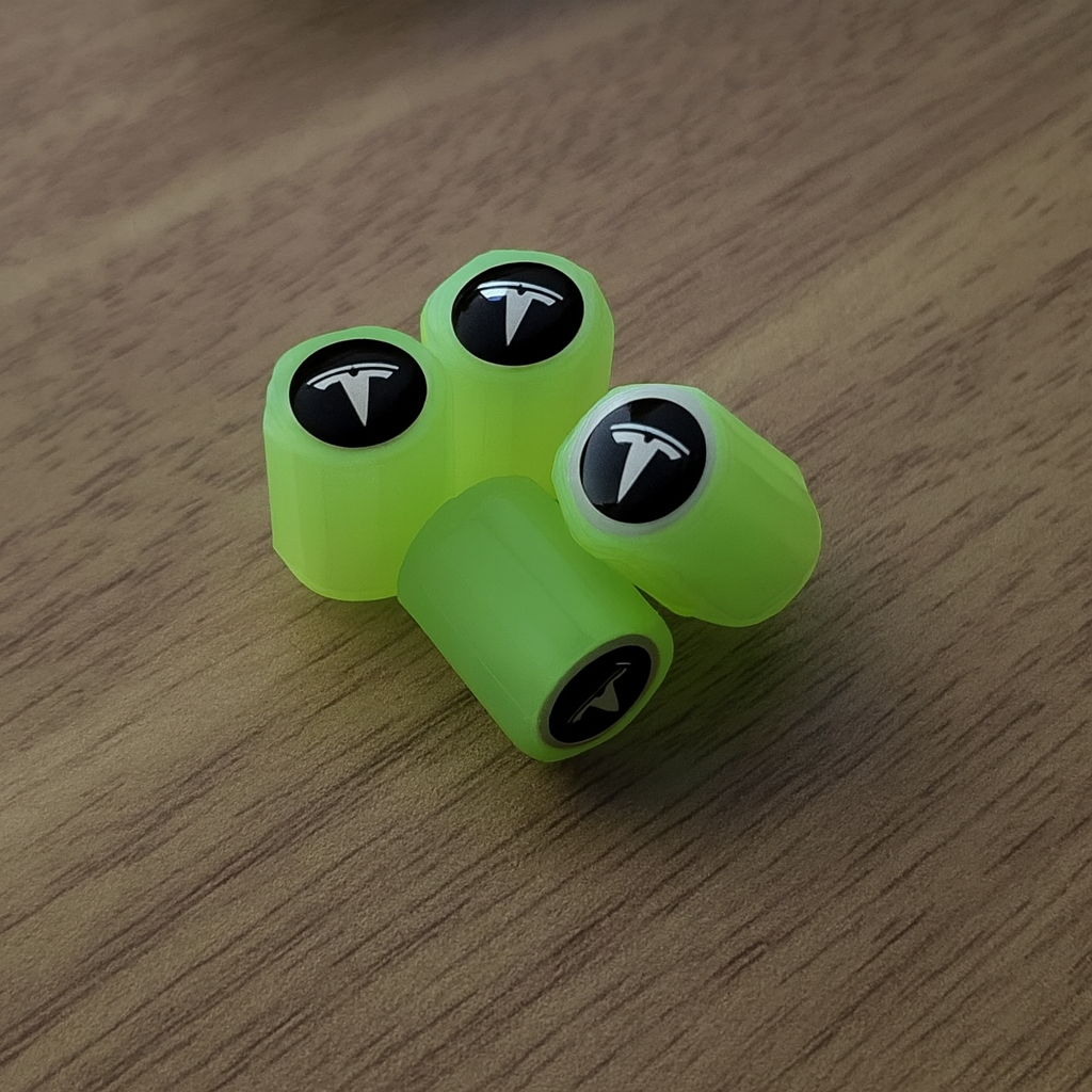 Set 4 Pokrovov Za Kolesa s Fosforescentnim Logotipom