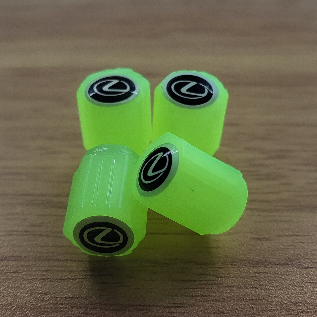 Set 4 Pokrovov Za Kolesa s Fosforescentnim Logotipom