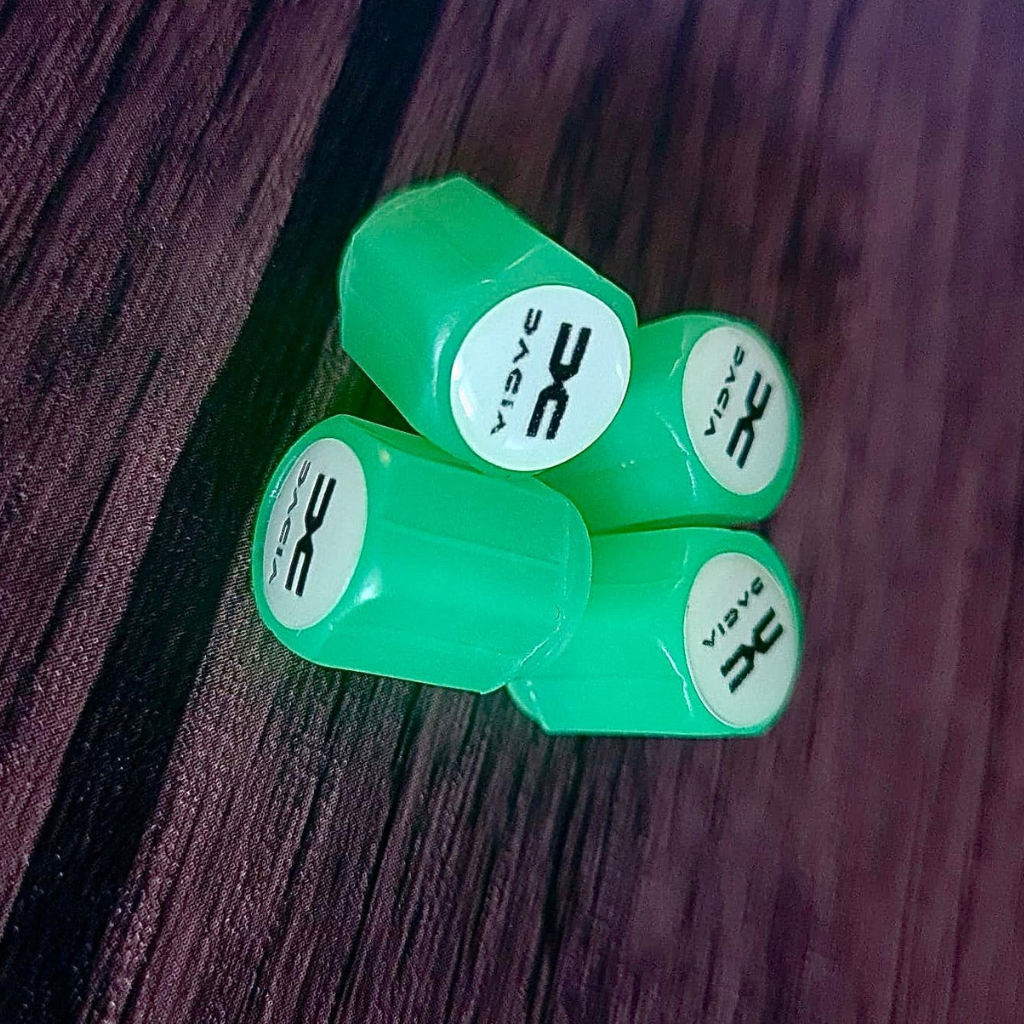 Set 4 Pokrovov Za Kolesa s Fosforescentnim Logotipom