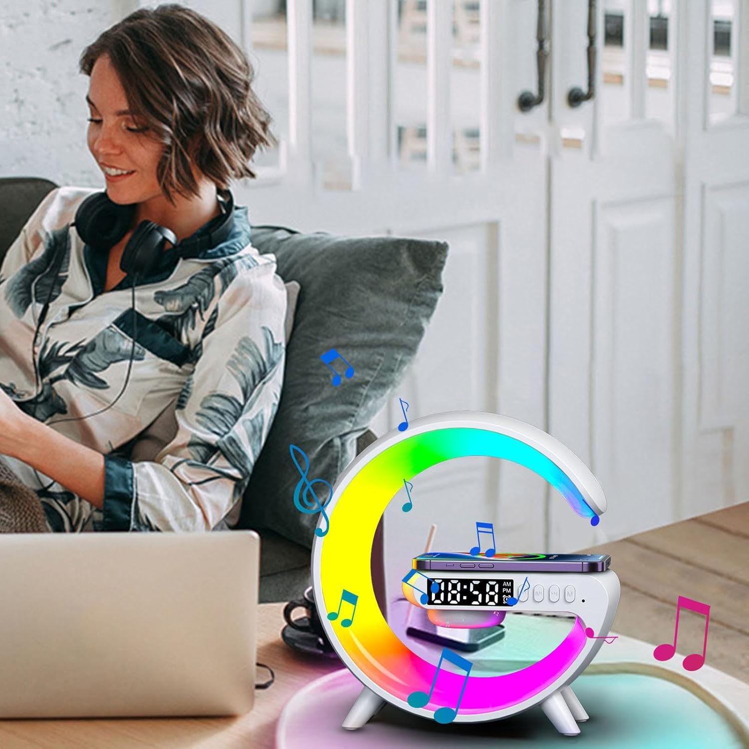 3-v-1 Pametna RGB Svetilka – Zvočnik + Brezžično Polnjenje