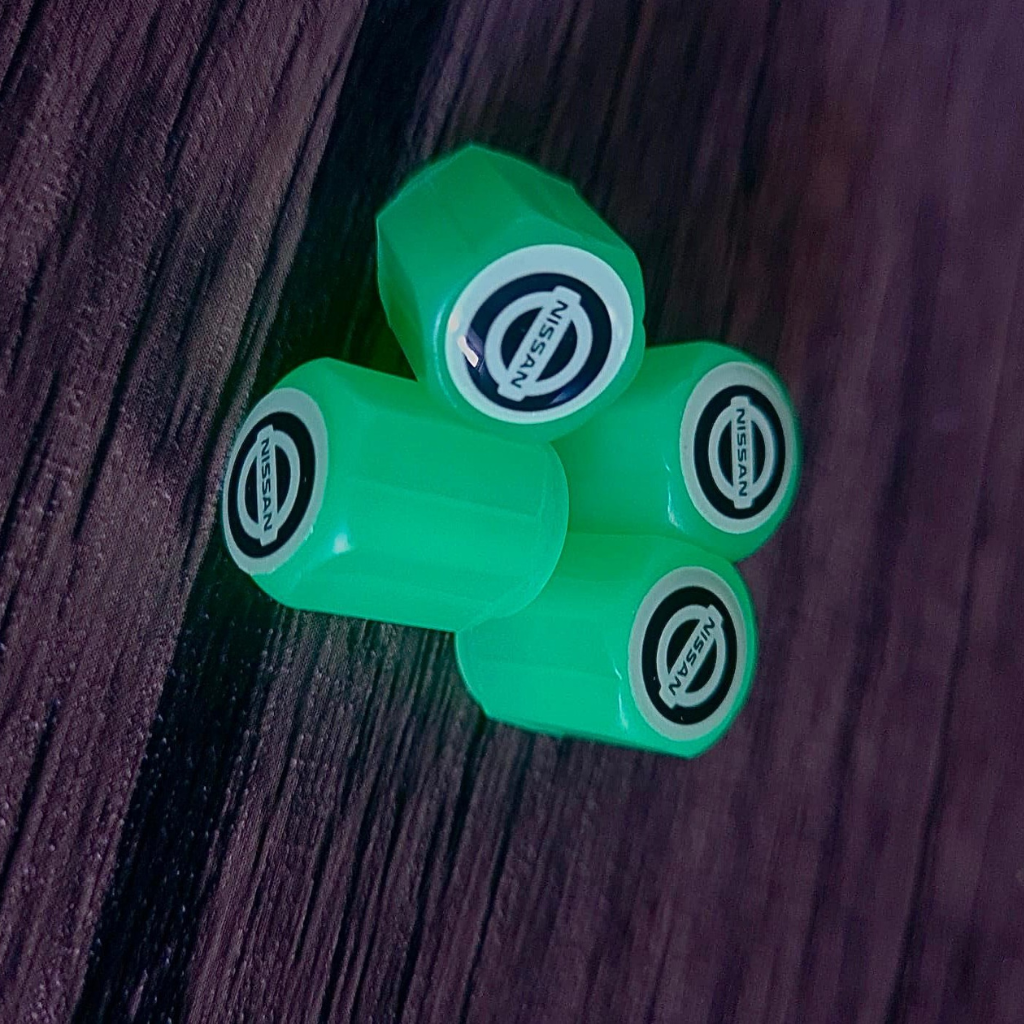 Set 4 Pokrovov Za Kolesa s Fosforescentnim Logotipom