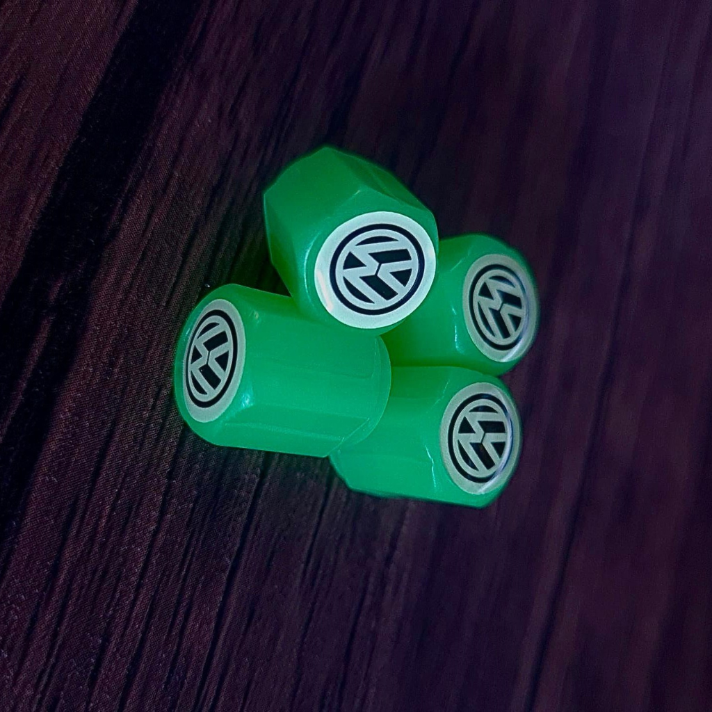 Set 4 Pokrovov Za Kolesa s Fosforescentnim Logotipom