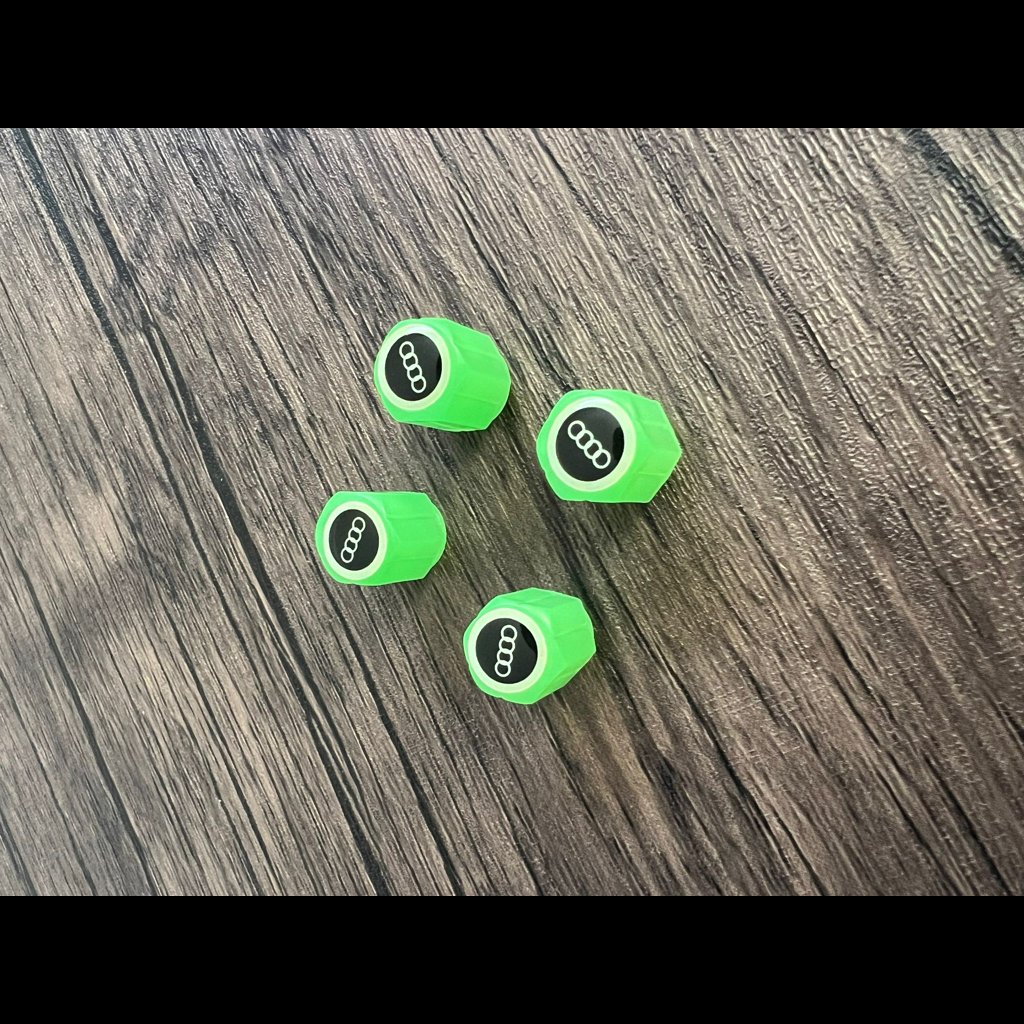 Set 4 Pokrovov Za Kolesa s Fosforescentnim Logotipom