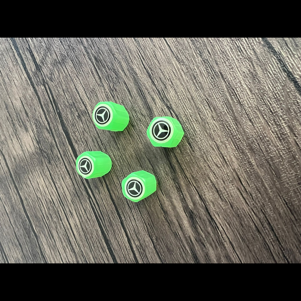 Set 4 Pokrovov Za Kolesa s Fosforescentnim Logotipom