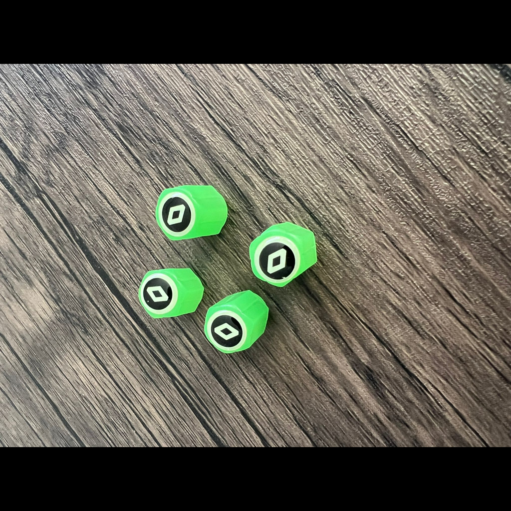 Set 4 Pokrovov Za Kolesa s Fosforescentnim Logotipom